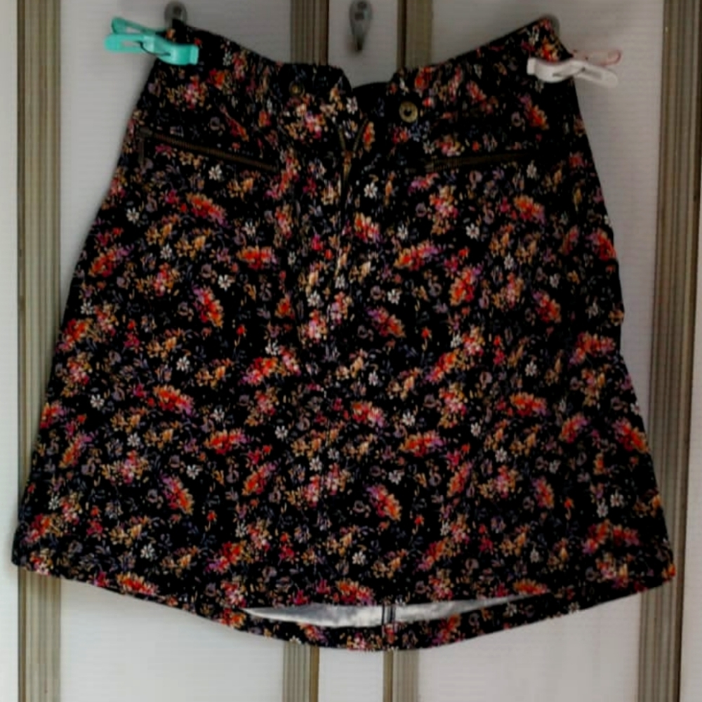Black floral mini skirt - Picture 1 of 4
